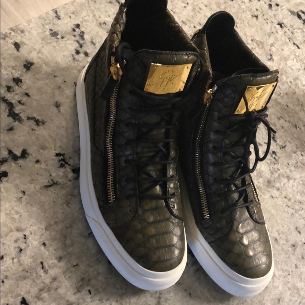 Giuseppe snake print